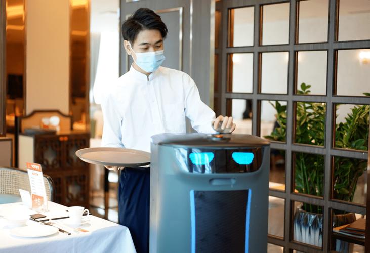 峰会展商-普渡科技全球领先的商用服务机器人公司